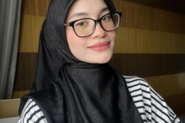 কম বয়সী ছেলে আমার ভোদায় গুতা দিলো।