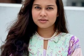 কালো মাগীর কালো গুদ