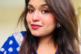 ছোট চাচিকে আদর করা