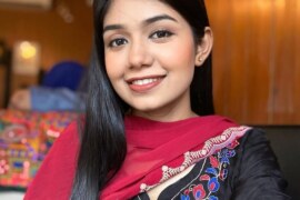 ছোট বোনকে ভালবাসা