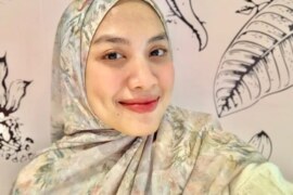 ছোট বোনকে সুখ উপহার দিলাম