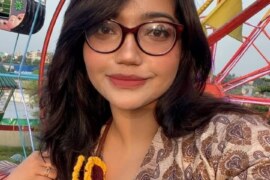 ট্রেনের ভিতর হানিমুন