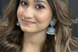 তিনজন মিলে ধোন দিয়ে মুখে হামলা