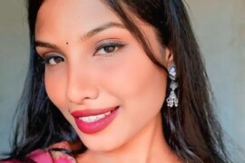 বৌদির গুদে জমে থাকা রস খাওয়া