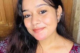 রোমান্টিক আন্টির ক্লিভেজ