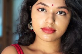 সুন্দরী রমণী তুলতুলে গুদের অধিকারিণী