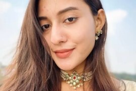 স্কুল শিক্ষক আমাকে প্রচন্ড গুঁতা দিলো।