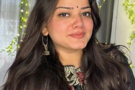 ধীরে ধীরে লাগালাম বৌদিকে।