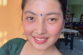 মামা বিদেশ তাই মামিকে নিয়মিত মাসাজ।