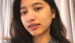 মায়ের সাথে নৌকা ভ্রমন