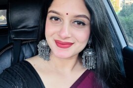 লোকাল ট্রেনে চরম সুখ